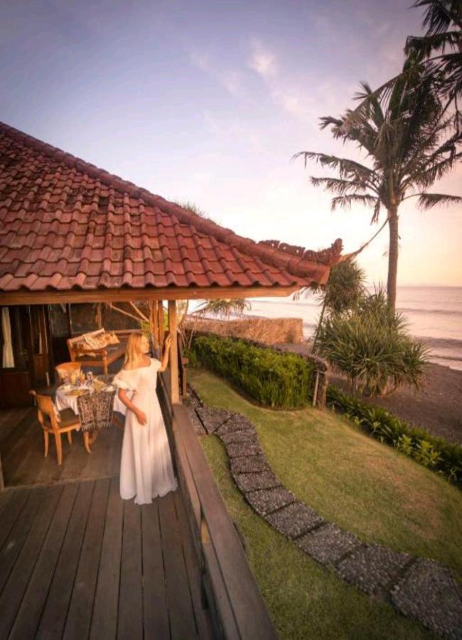 Secret Moon Beach House Jasri Exterior photo