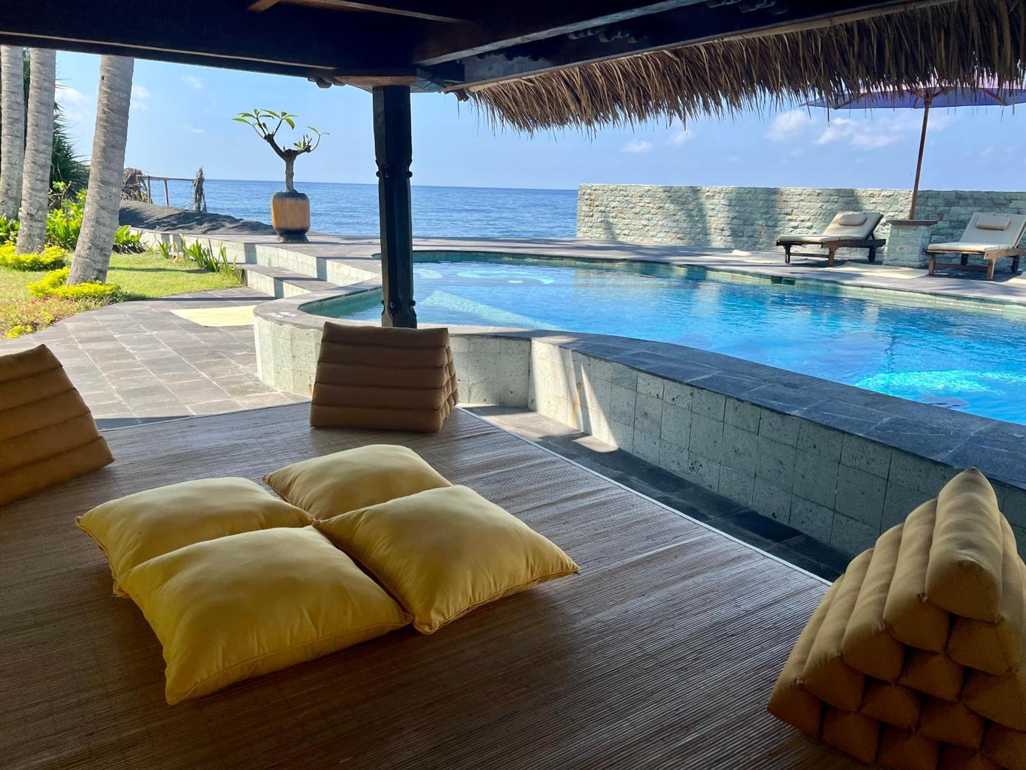 Secret Moon Beach House Jasri Exterior photo